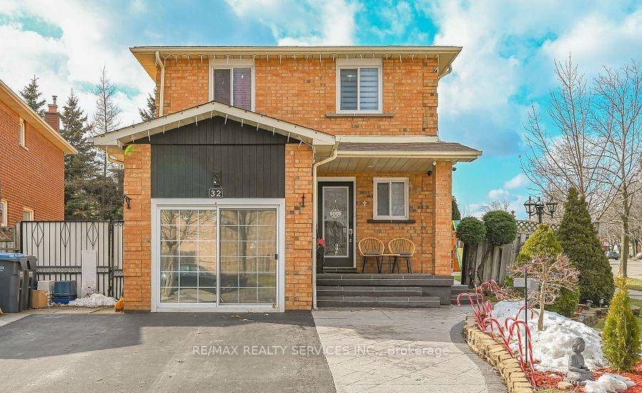 Stunning 3 bedroom, 3 bathroom corner detached home in the Heart Lake area of Brampton.