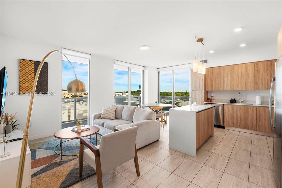 Beautifully furnished 1 Bed Den corner unit one of the best lines at Quadro, Miami Dade's Favorite Condo Silver Award winner Miami Herald with an exceptional layout, floor to ceiling ...