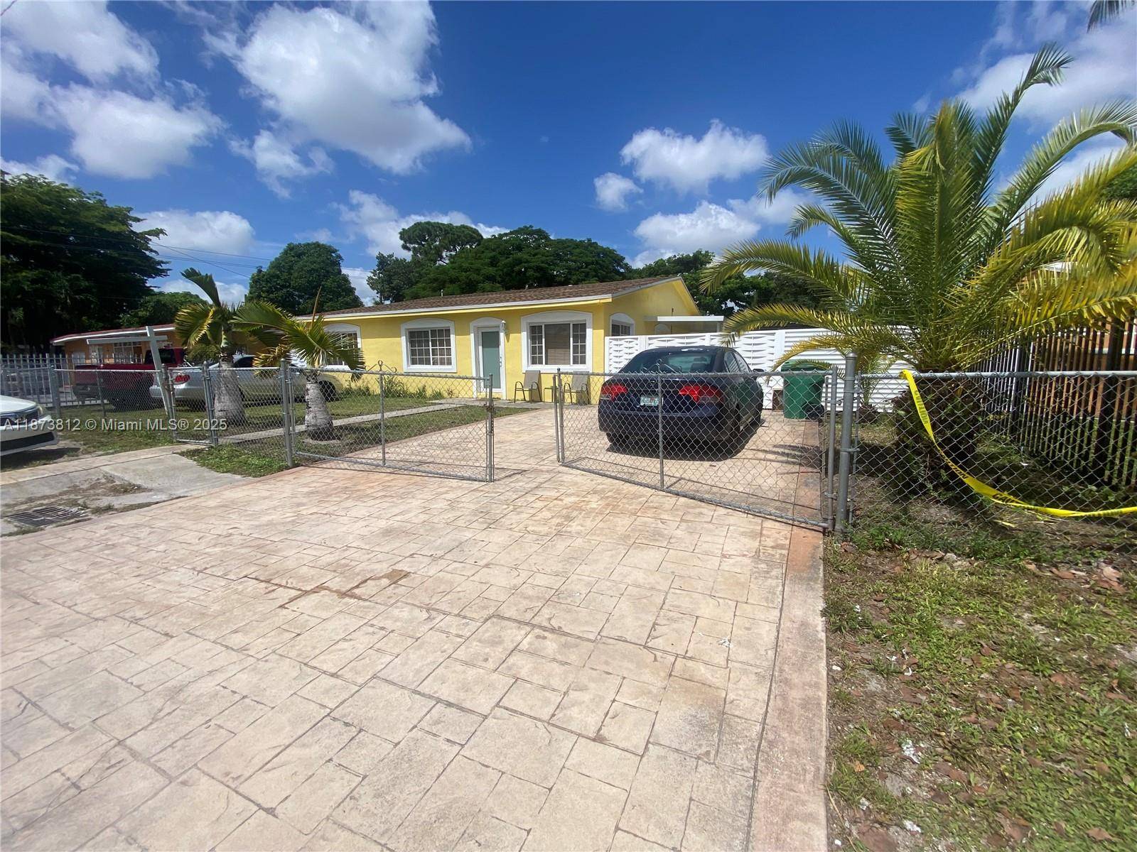 Miami single family home 5 bedrooms 3 bathrooms this includes a full efficiency s ; the house is suitable for a large happy family who love to live together on ...
