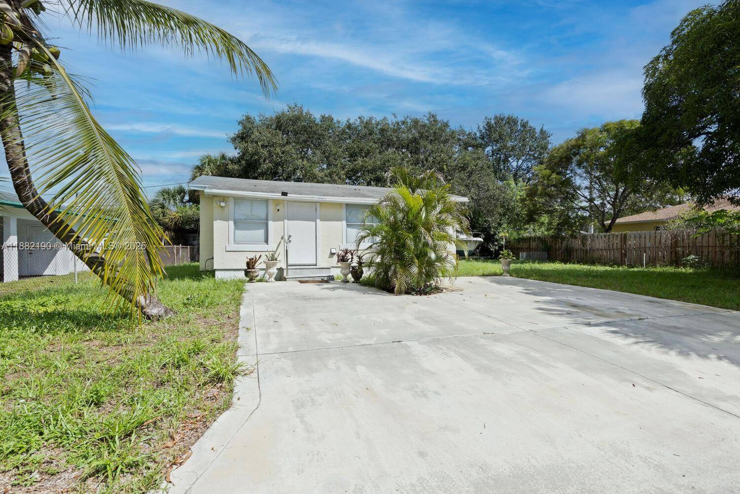 Wonderful 2 bedroom, 1 bathroom home located in Fort Lauderdale.