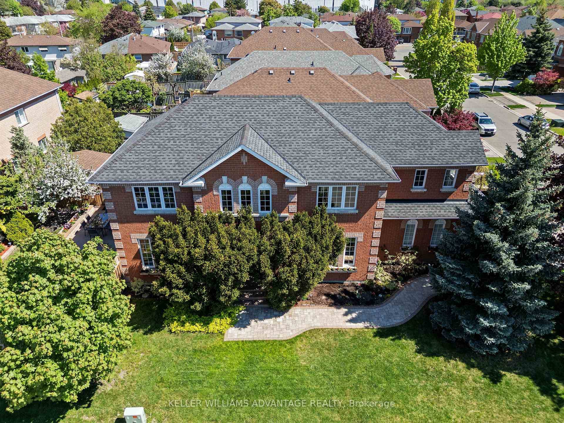 GREAT LOCATION Rarely Offered Executive 2 Storey Brick Home In The Sought After, Family Oriented Fairview Community !