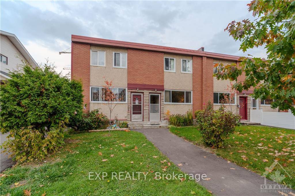 Flooring Hardwood, Welcome to 1313A Coldrey Avenue, a charming townhome located in the vibrant Carlington neighbourhood !