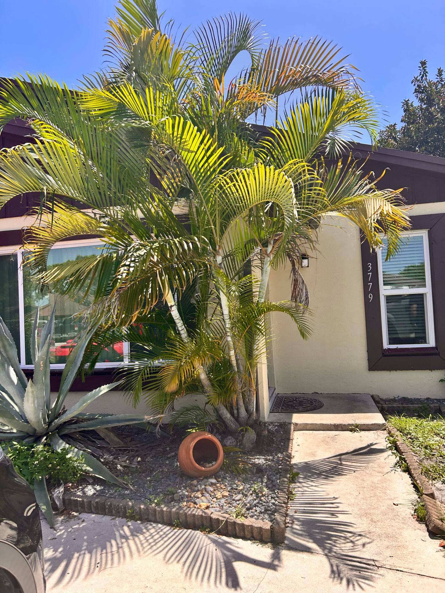 This well maintained 1, 225 sq ft villa features a bright, open layout with a fully remodeled kitchen that includes a propane gas stove and a convenient pot filler faucet ...