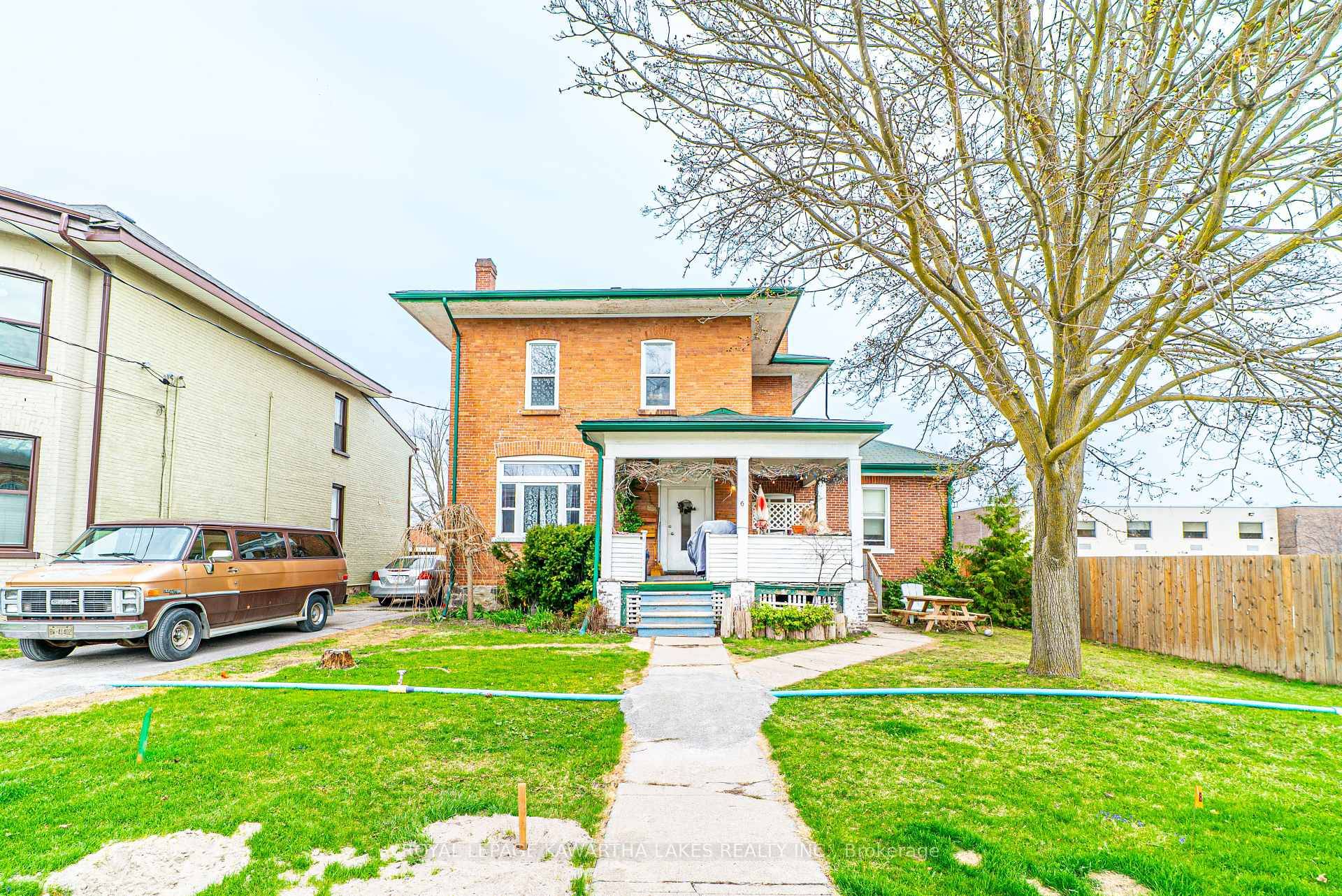 Calling All Investors ! Definitely Worth A Look At This Fully Tenanted 4 Plex in the Heart of Lindsay.