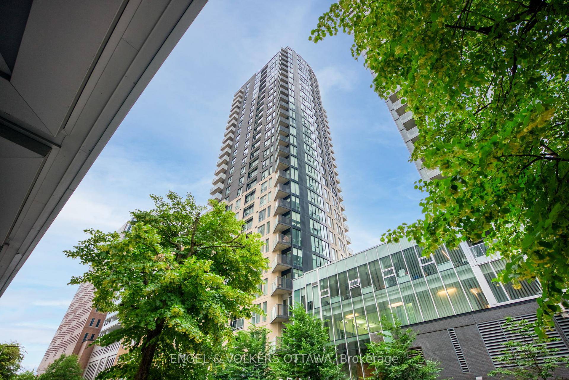 Welcome to this 2 bedroom, 2 bathroom suite at Tribeca East with underground parking and two storage lockers, ideally located in the heart of Centretown.