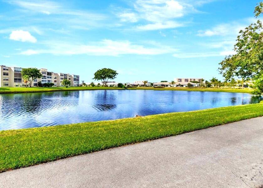 Priced to Sell ! Welcome home to this cute boutique style 3rd floor condo with a garden view in this elevator serviced building.