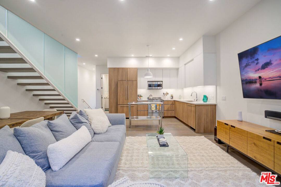1253 1/2 N Formosa Ave Hollywood Hills East LA