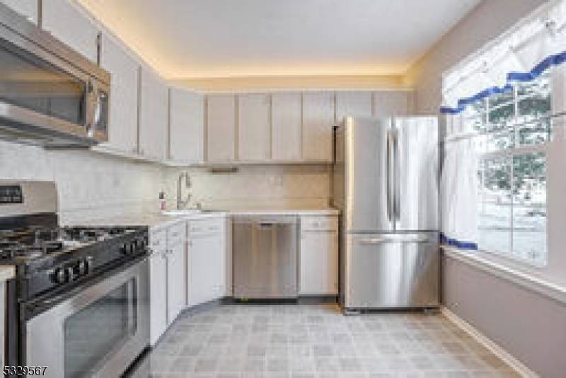 This lovely and very well maintained 2 bedroom, 2 1 2 bath Townhouse in Society Hill III can be yours !
