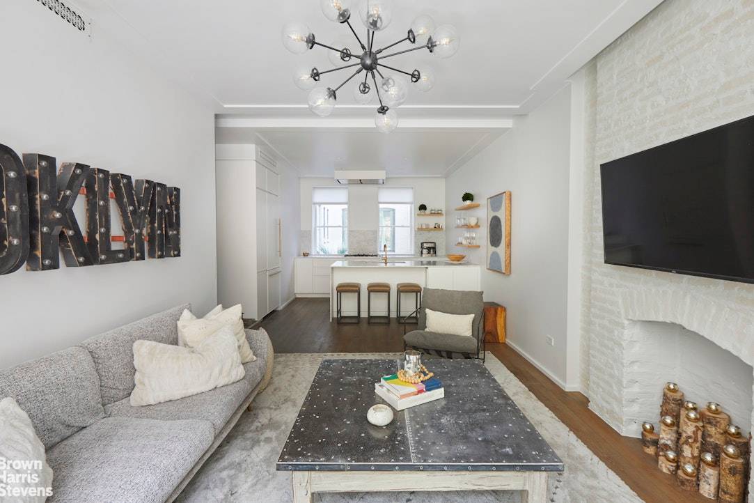 Tucked away in one of Brooklyn Heights most prestigious buildings, Residence 2A at The Standish effortlessly combines the charm of classic pre war design with the sophistication of modern luxury.