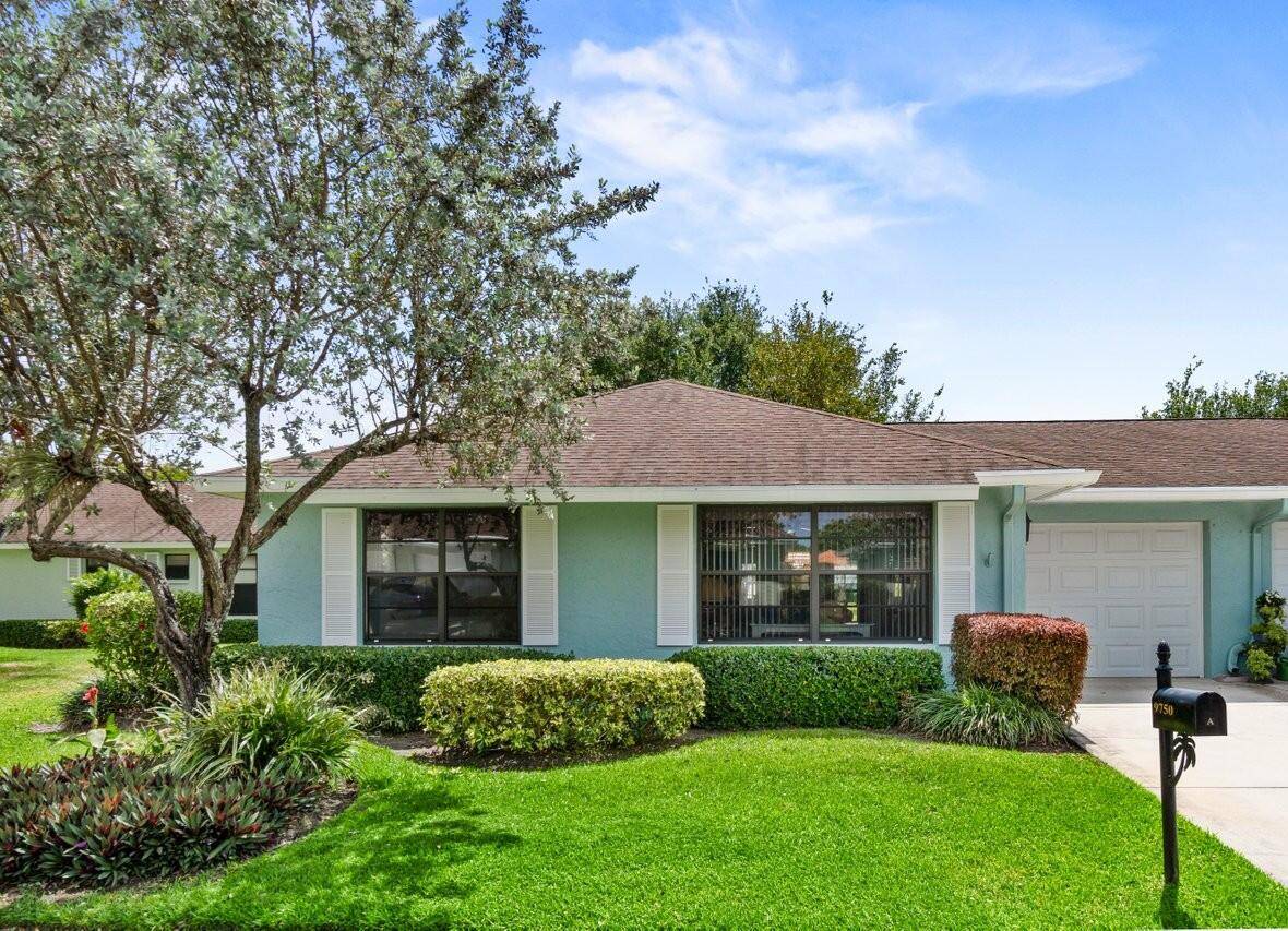 Spacious 2 Bedroom, 2 Bathroom Villa in a Vibrant 55 Community.