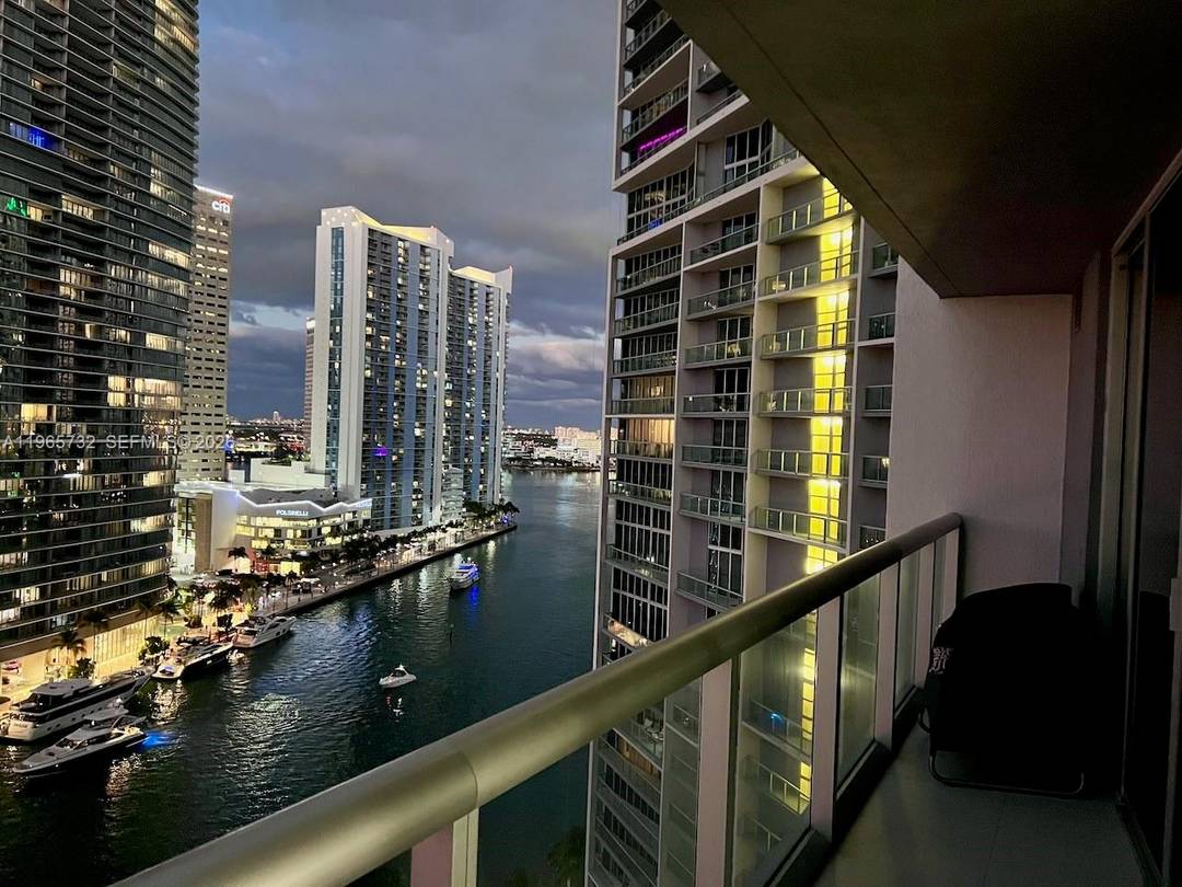 Welcome to luxury living in the heart of Brickell !