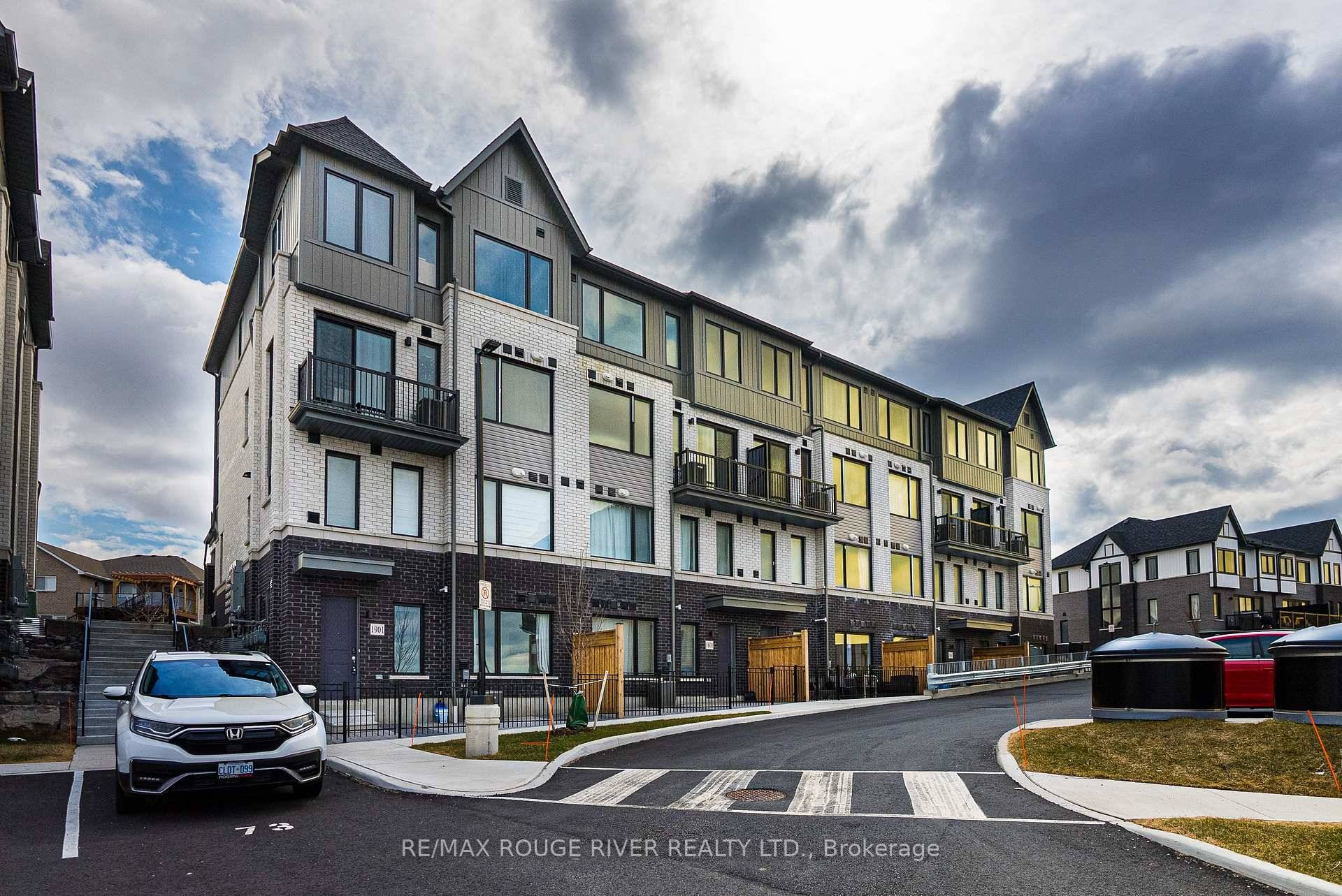Welcome to this stunning condo townhouse in the heart of Cobourg !