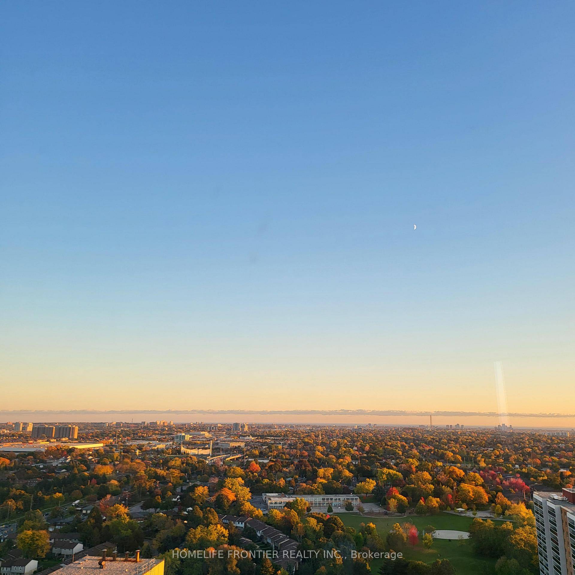 Spacious 2 Beds New Condo.