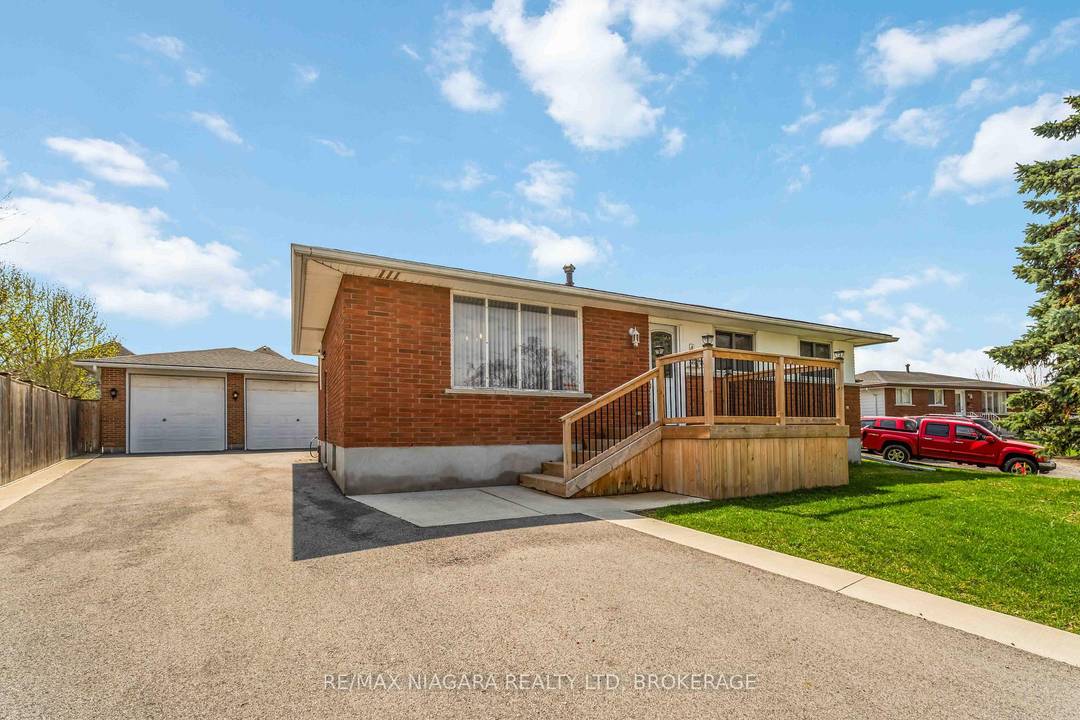 Welcome to 4 Rossie Place, a well maintained and versatile bungalow offering exceptional space, functionality, and multigenerational living potential in a desirable neighbourhood.