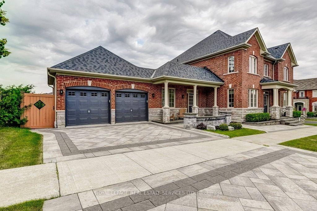 Welcome to this extraordinary custom home located on a premium lot in one of Markhams most desirable neighbourhoods.