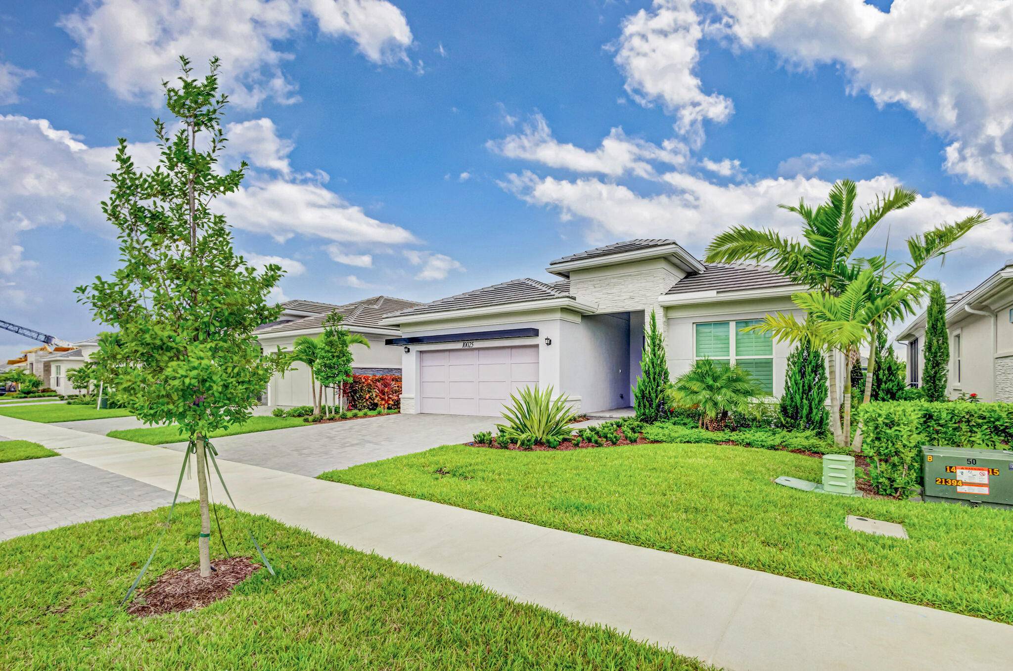 Discover this exquisite 3 bedroom, 3 bathroom home with office, located in the sought after Regency neighborhood of Avenir in Palm Beach Gardens.