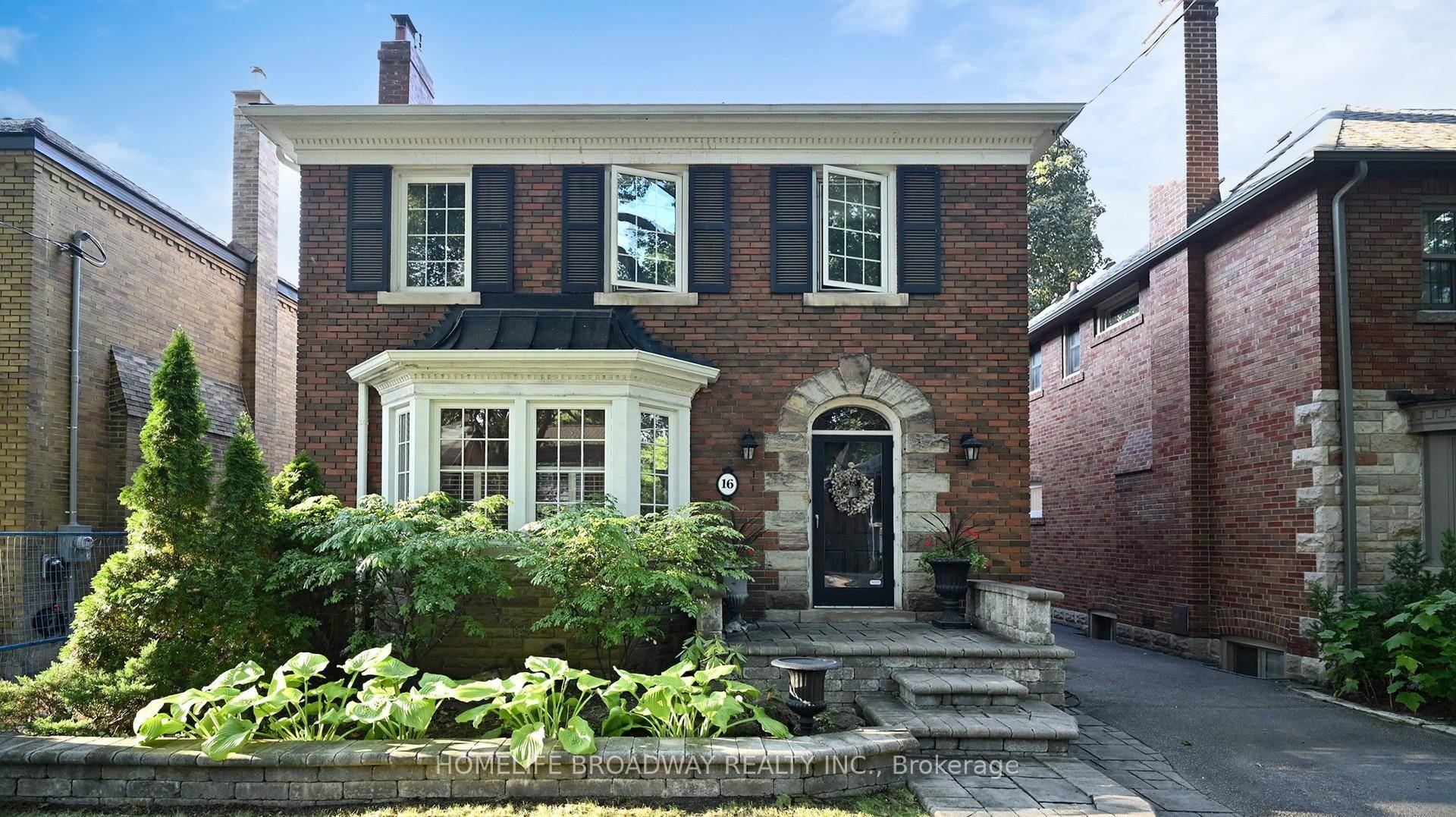 Elegant and Bright 4 1 Bedroom, 4 Bath Family Home in One of Toronto's Most Desirable Neighbourhoods.