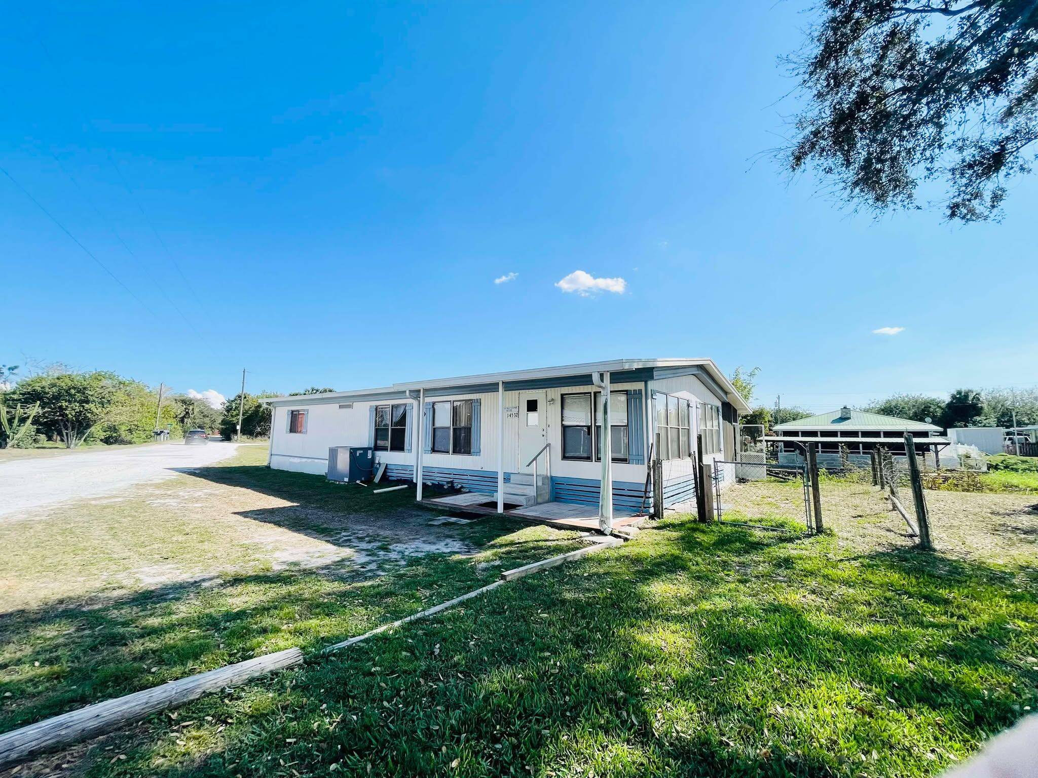 Discover the perfect lakeside retreat !