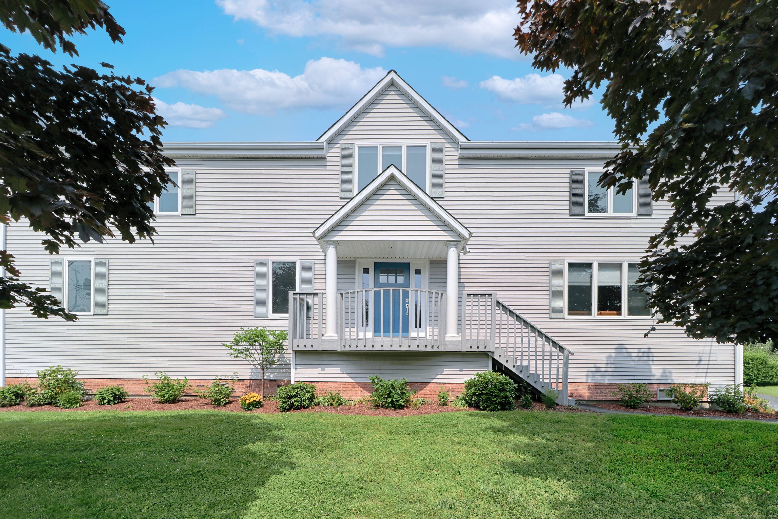 AUGUST ONLY RENTAL ! ! ! Escape to paradise and live in Fairfield Beach !