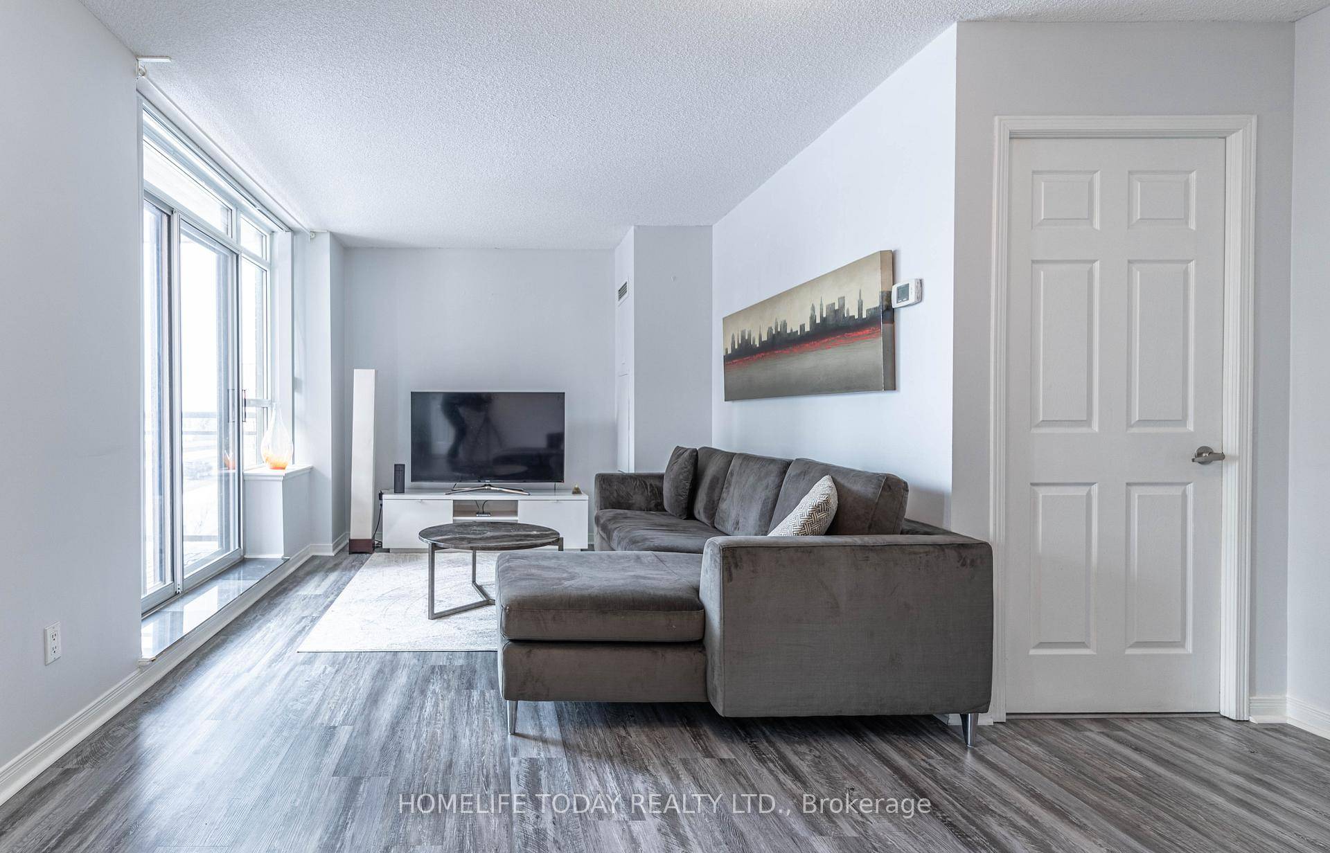 Welcome to this beautifully maintained 2 bedroom, 2 bathroom condominium located at Heart of Richmond Hill.