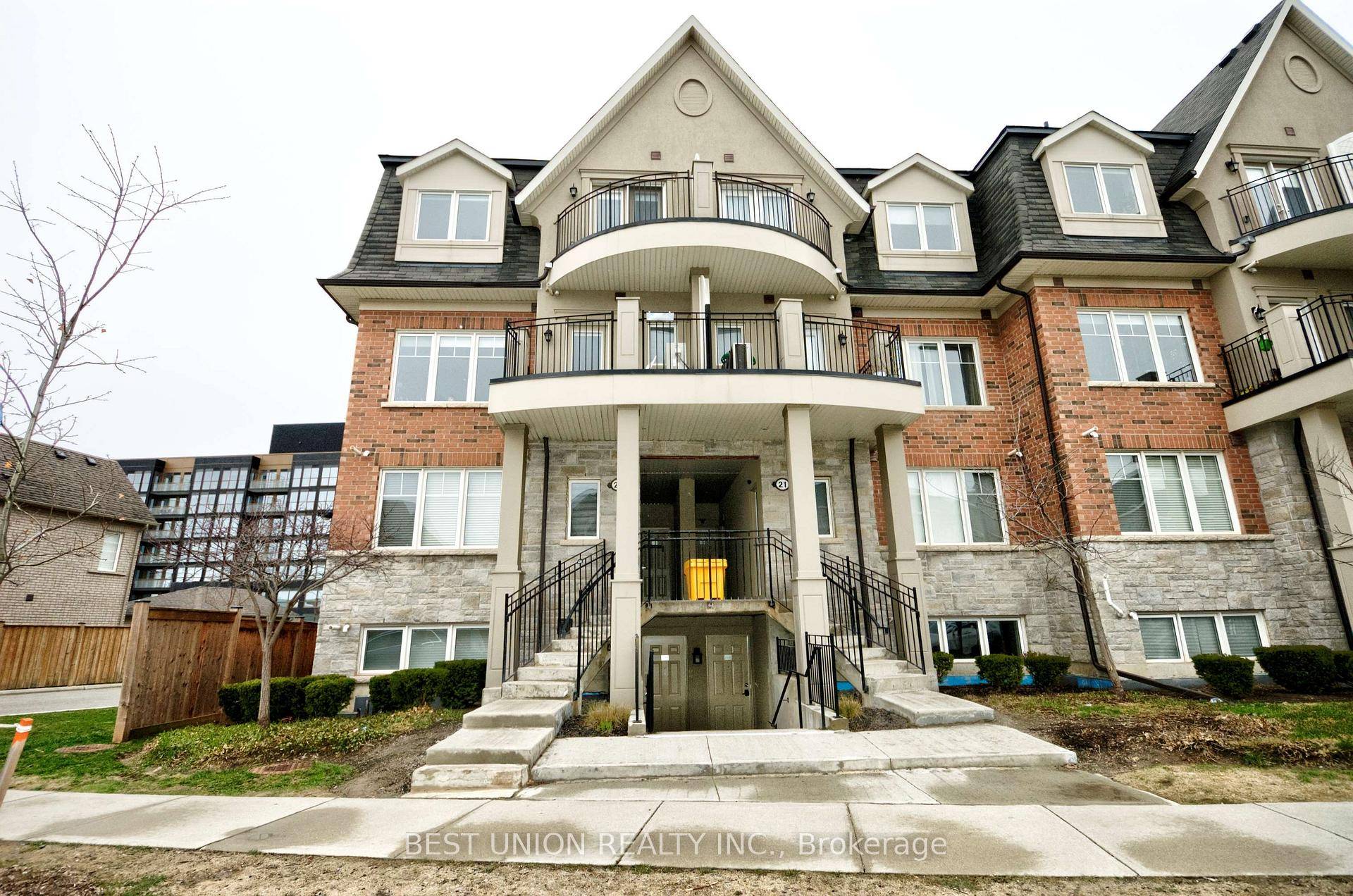 Premium end unit townhome in North Oakville featuring 2 bedrooms, 3 bathrooms, and 1 parking space.
