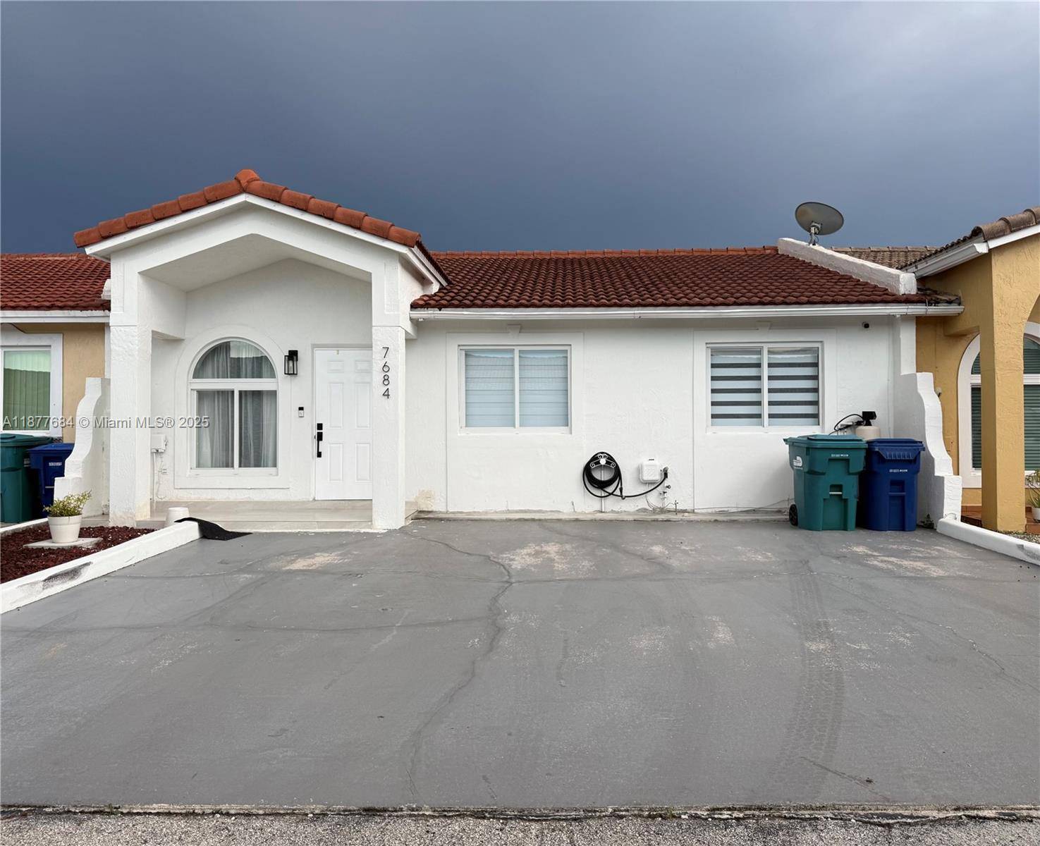 Stunningly Remodeled 3 Bed, 2 Bath Townhome in Desirable San Mateo Community !