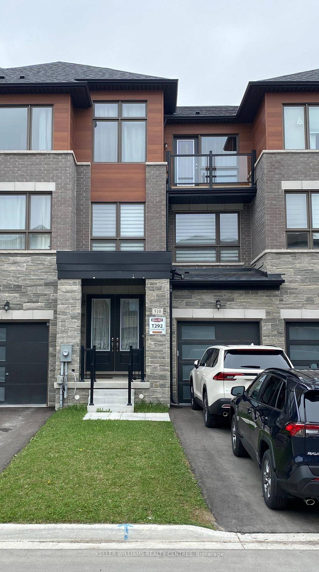 Executive modern townhome located in desirable Summer Hill Estates.