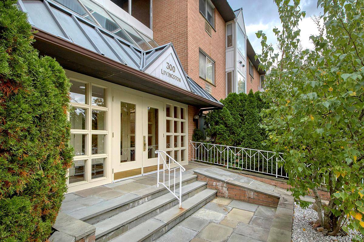 Marina View is a Premier condo building in the heart of Mamaroneck's vibrant village !