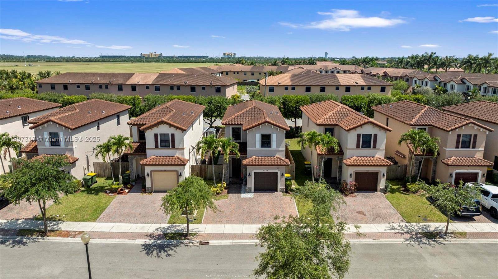 Stunning 4 bed 3 bath home located in Sierra at the Vineyards, one of Homestead's most exclusive gated communities.