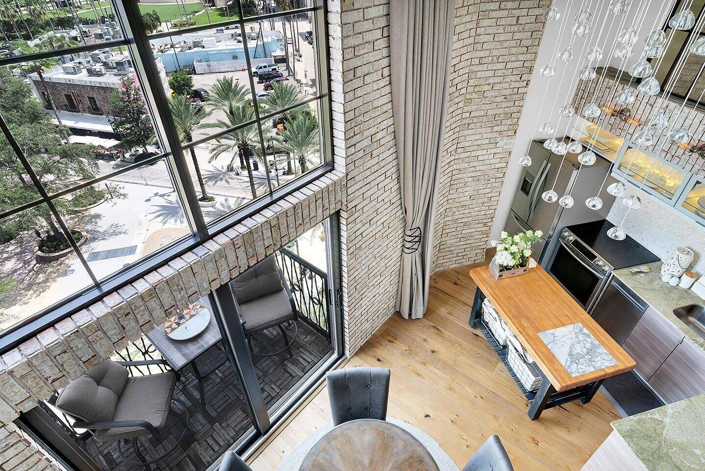 Experience Luxury Living in a Stunning NY Style Penthouse LoftIndulge in the ultimate urban lifestyle with this exceptional NY style penthouse loft, offering breathtaking east and south facing exposures.