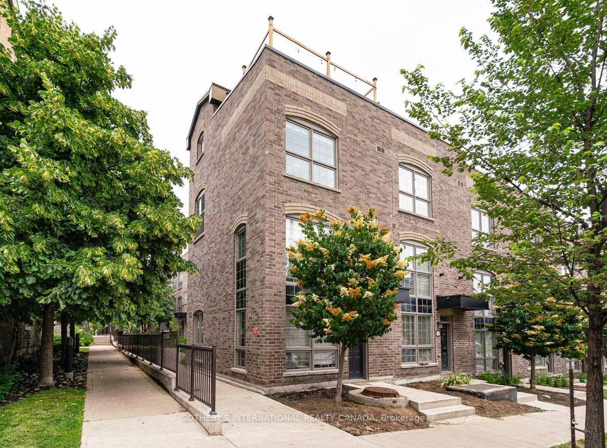 Bright and Spacious Renovated Townhome At Heritage Towns !