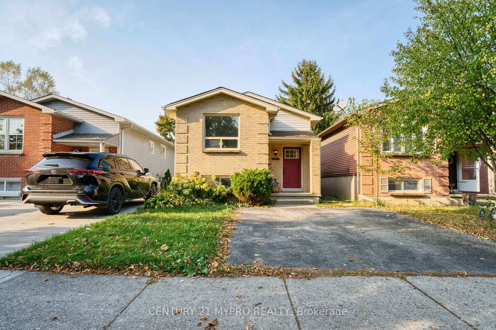 2 1 Bedrooms 2 Full Baths Raised Ranch located on a quiet crescent in desirable Whitehills Northwest London.
