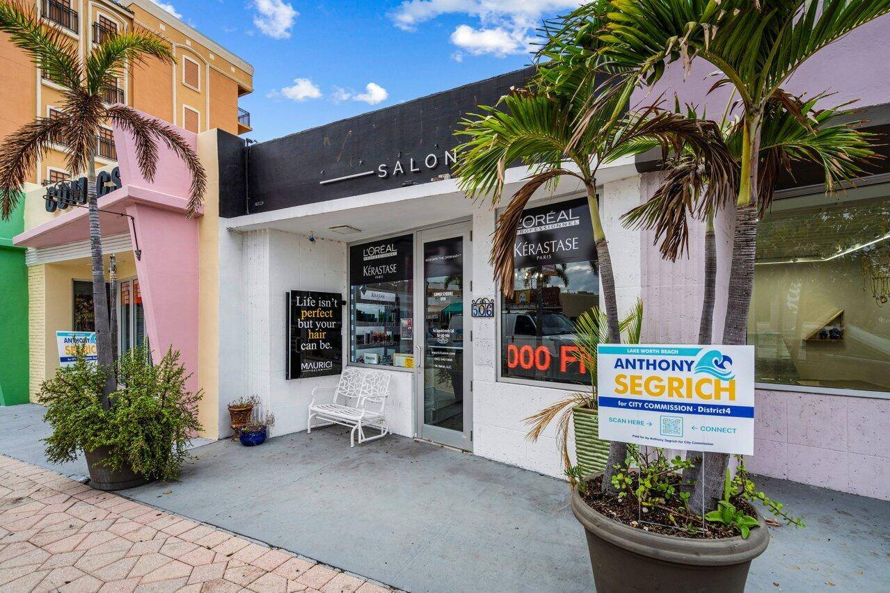 Fantastic location right in the center of downtown Lake Worth Beach, boasting high foot traffic and ample parking.