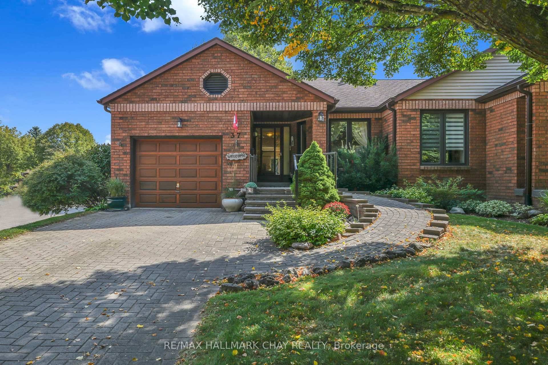 Discover this charming brick bungalow in the sought after Green Briar adult lifestyle community at the Nottawasaga Resort.