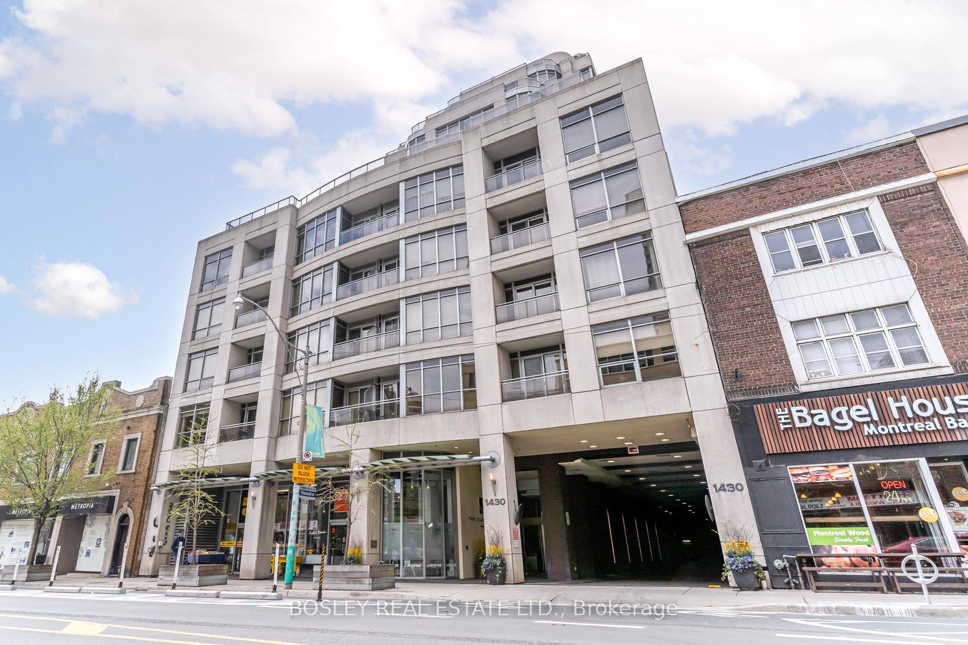Modern 2 Bedroom Condo in Prime Midtown Toronto Discover stylish urban living at Yonge amp ; St.