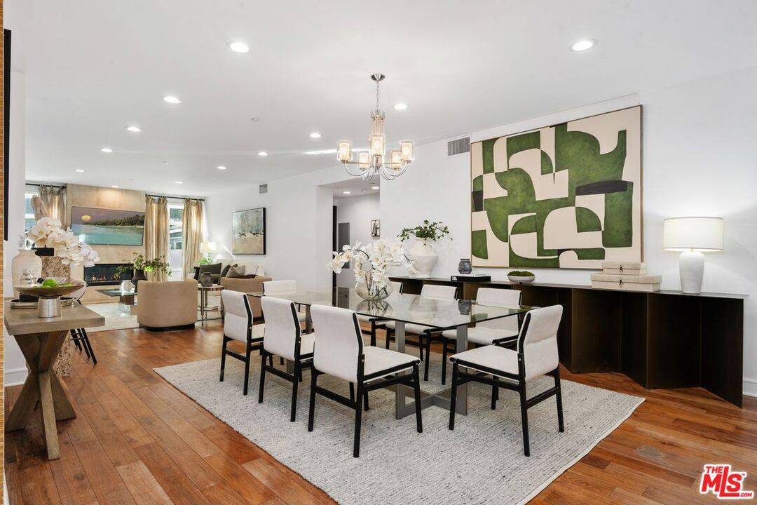 447  N Doheny Dr 2BR Beverly Hills Post Office | B.H.P.O. La