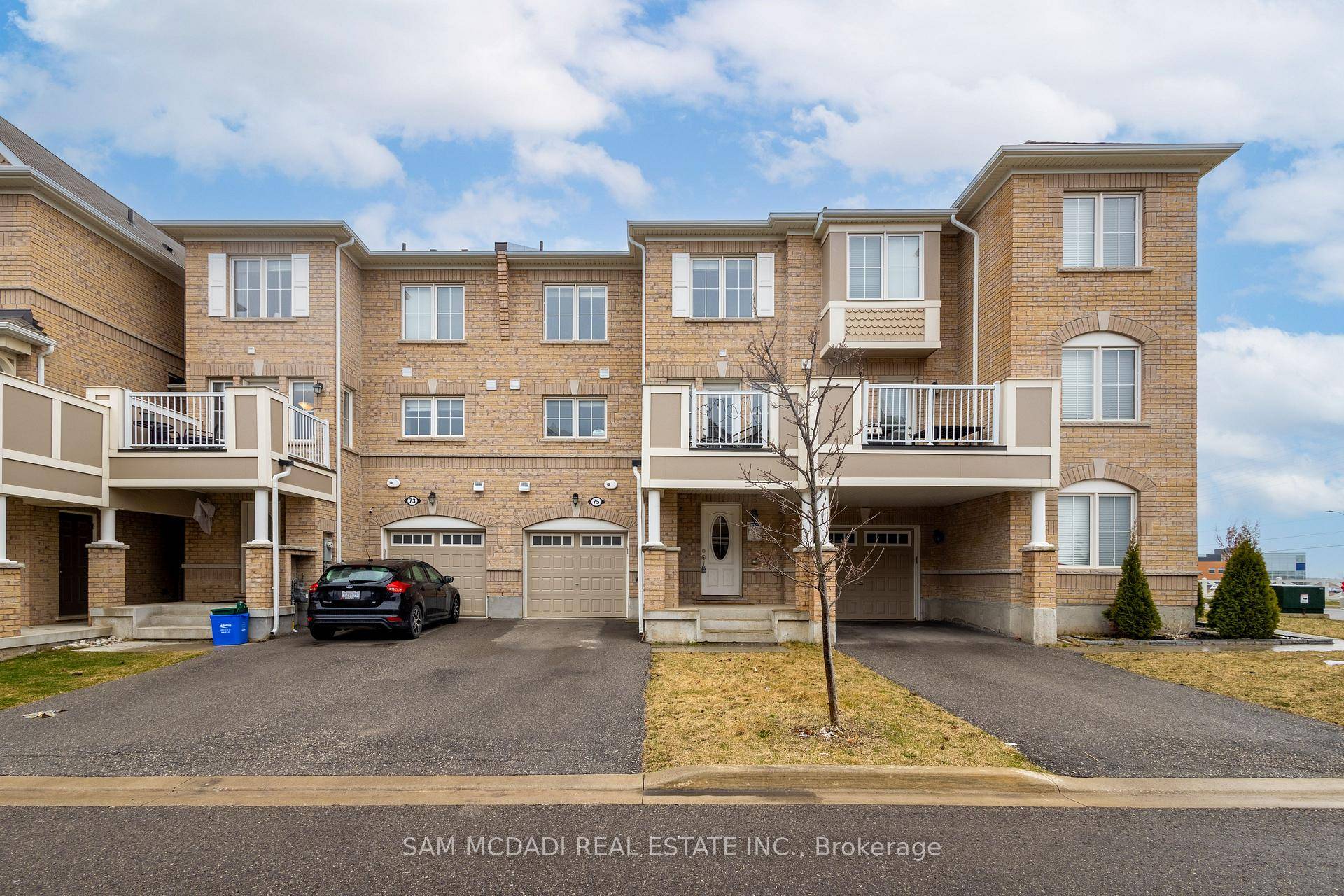 Located In Hawthorne South Village Of Milton This Bright amp ; Spacious Modern Freehold 2 Bedroom, 3 Bathroom Mattamy Built Townhome, Features No Sidewalk, A B I Garage W Entrance ...
