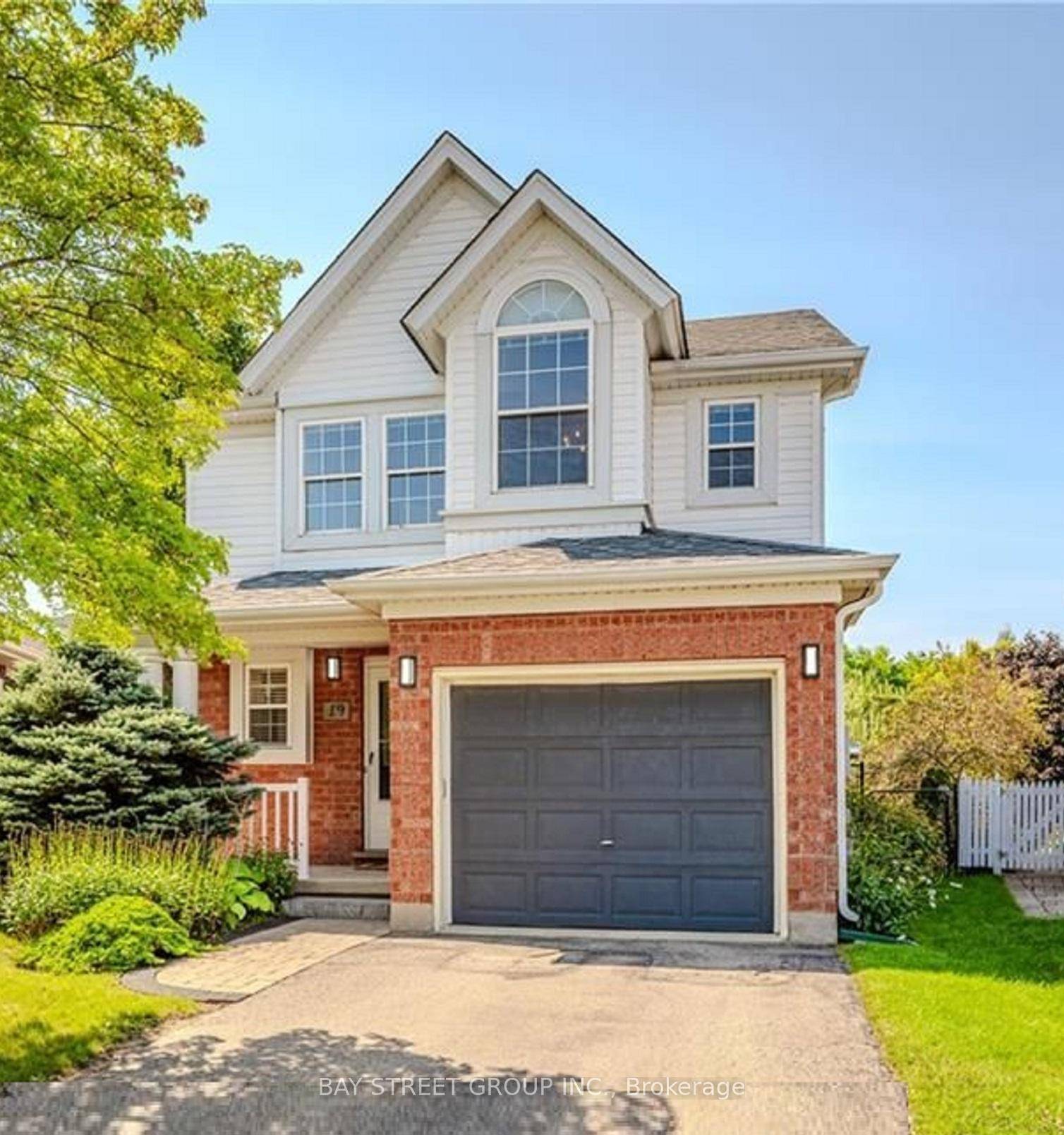 Welcome to this Modern, Spacious, Freshly Renovated Detached Home Nestled on the Highly Desirable Silversmith Court, a Quiet Cul De Sac with Minimal Traffic, Which is Perfect for Families.