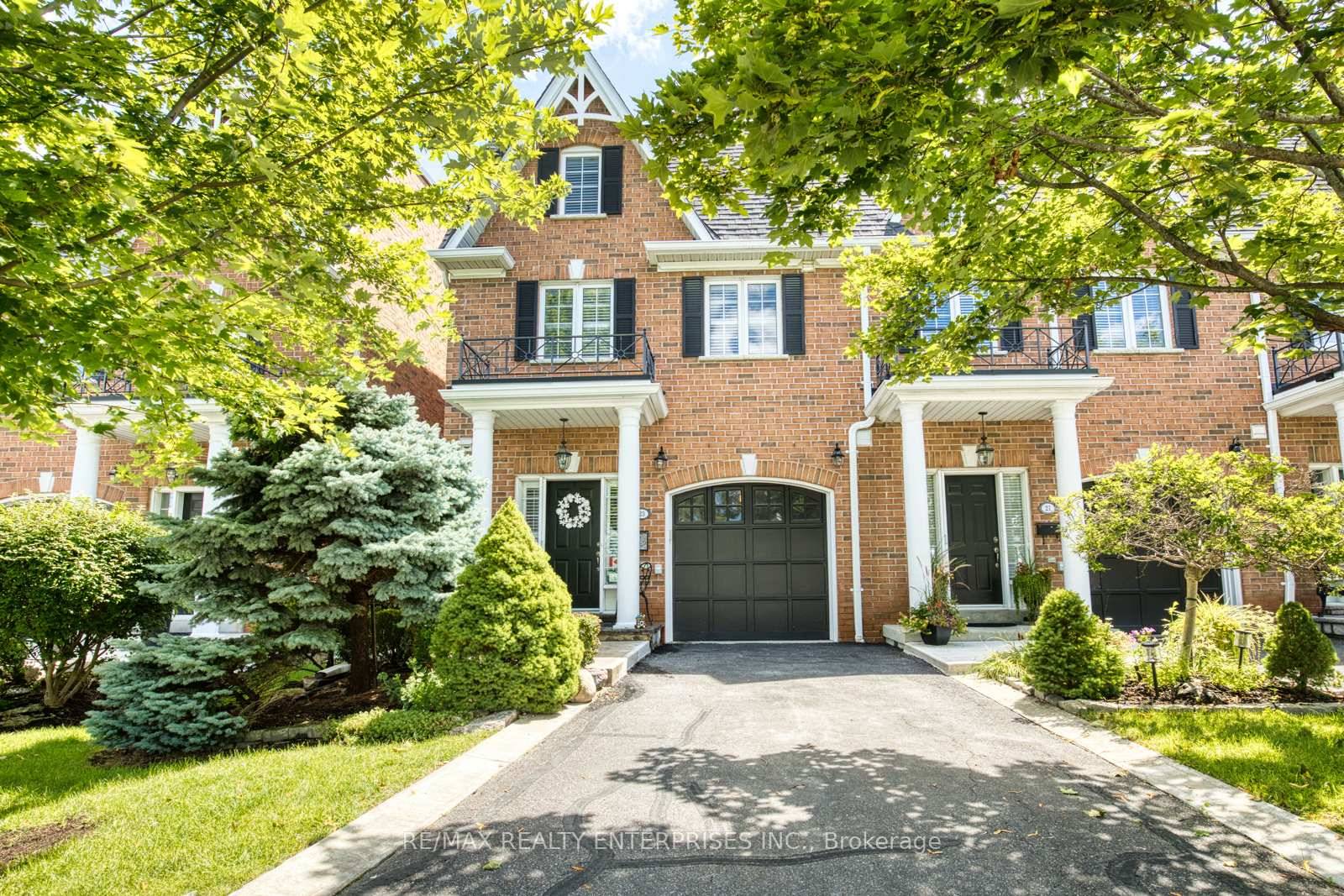 Welcome to this meticulously maintained and lovingly cared for townhome located in the highly sought after village of Streetsville.