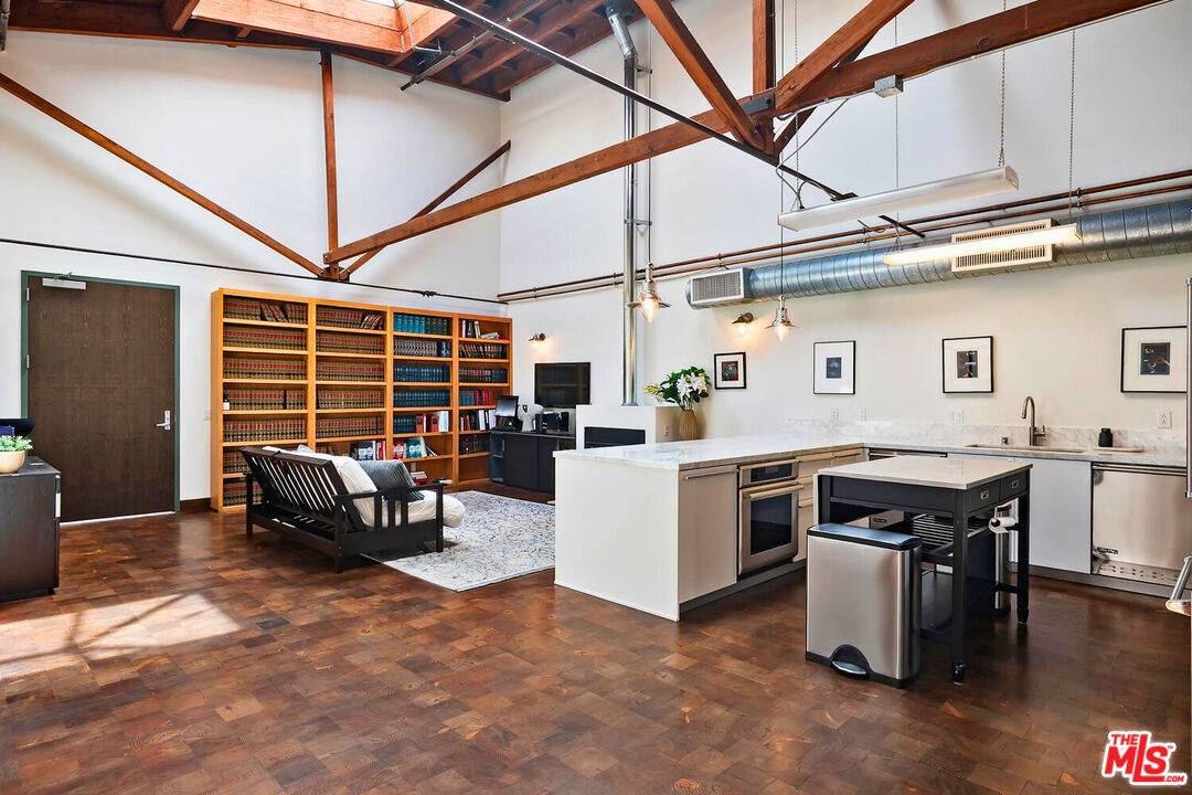 1046  PRINCETON DR 2BR Marina Del Rey La