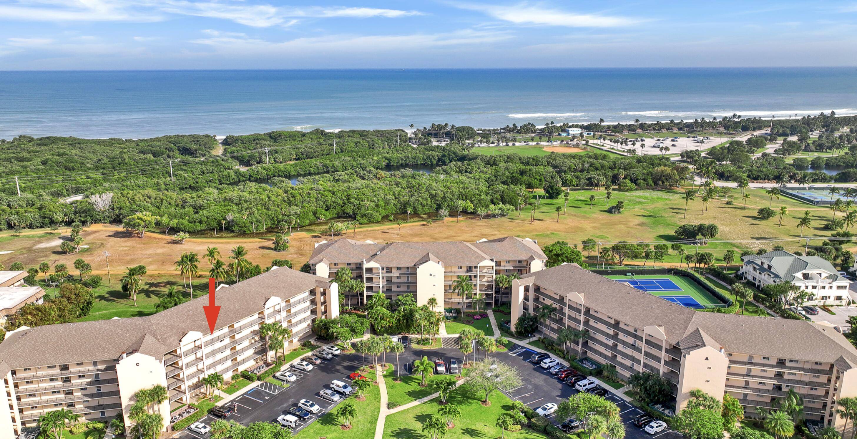 WELCOME HOME ! This turnkey condominium is set in the alluring ''Resort Style'' community of Jupiter Bay.