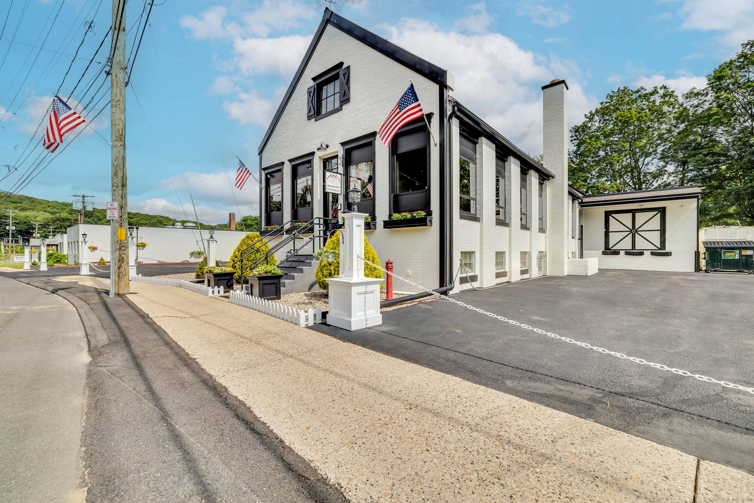 Gorgeous Riverfront Manufacturing Mixed Use Property affording 11, 084 of currently manufacturing square footage, plus over 1, 600sf of additional walk up attic storage space.