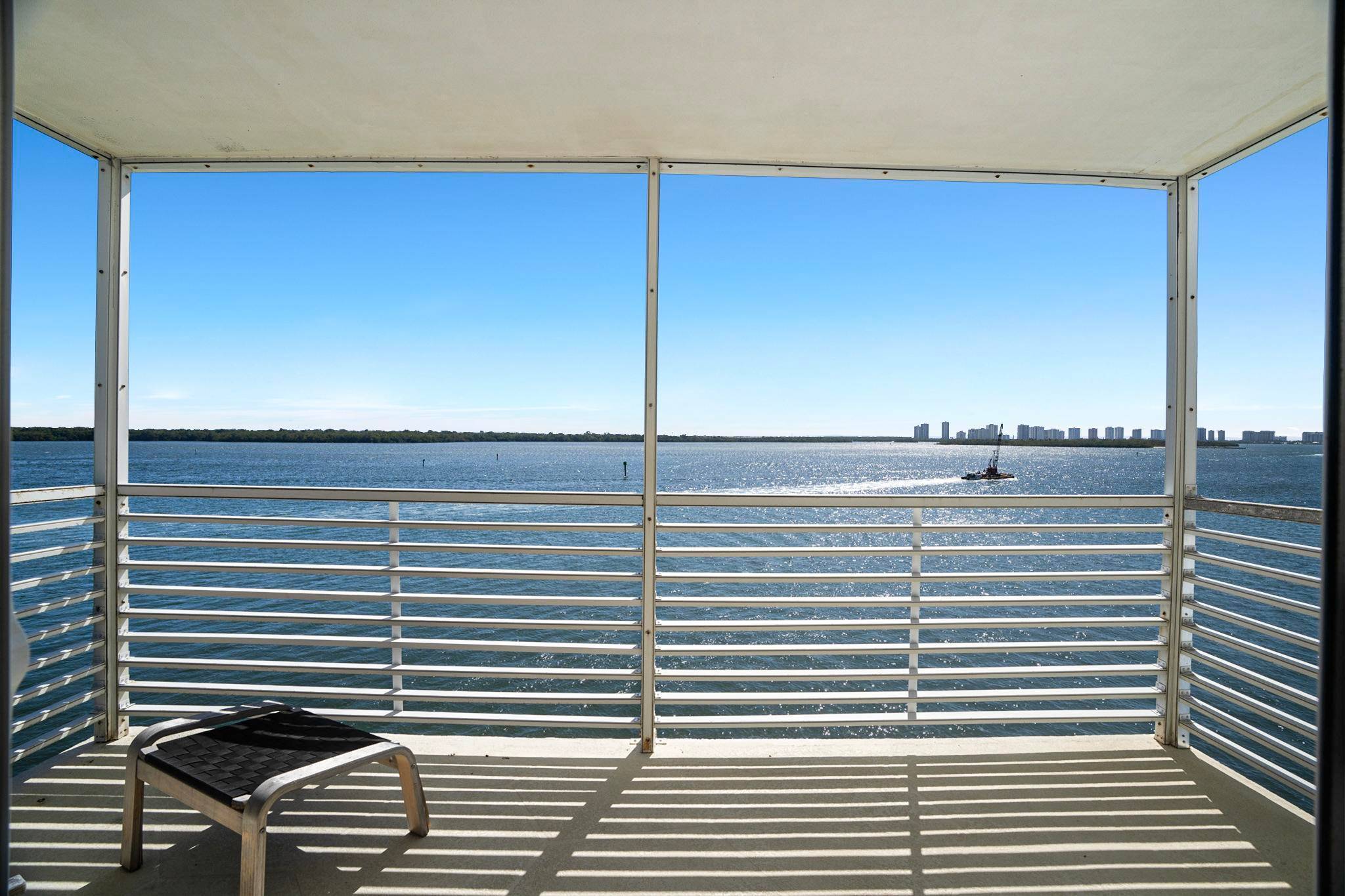 WOW, WHAT A VIEW ! TOP FLOOR OF LANDINGS SOUTH WITH EXPANSIVE VIEW OF THE INTRACOASTAL !