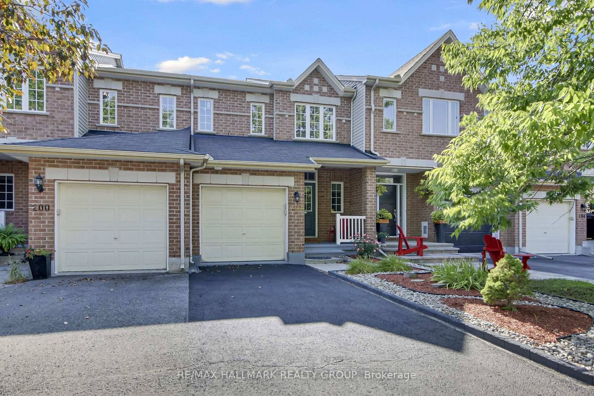 This beautiful Urbandale's Sausalito freehold townhome Model boasts 3 bedrooms and 4 bathrooms.