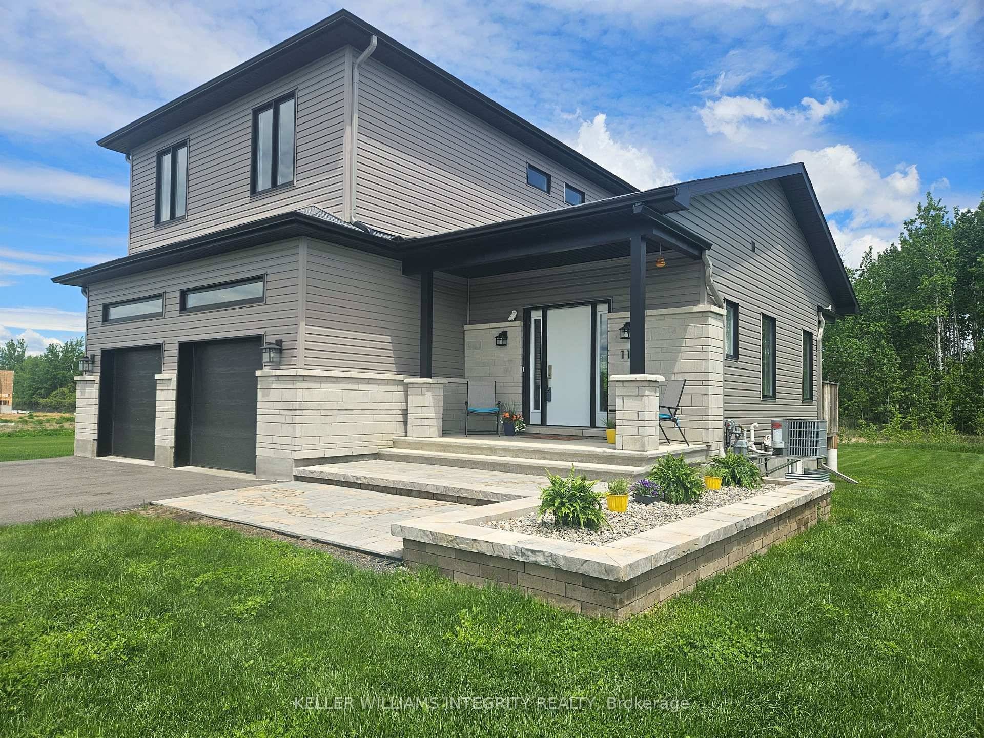 OPEN HOUSE Sunday, June 8 2 4 pm Welcome to your own private oasis !