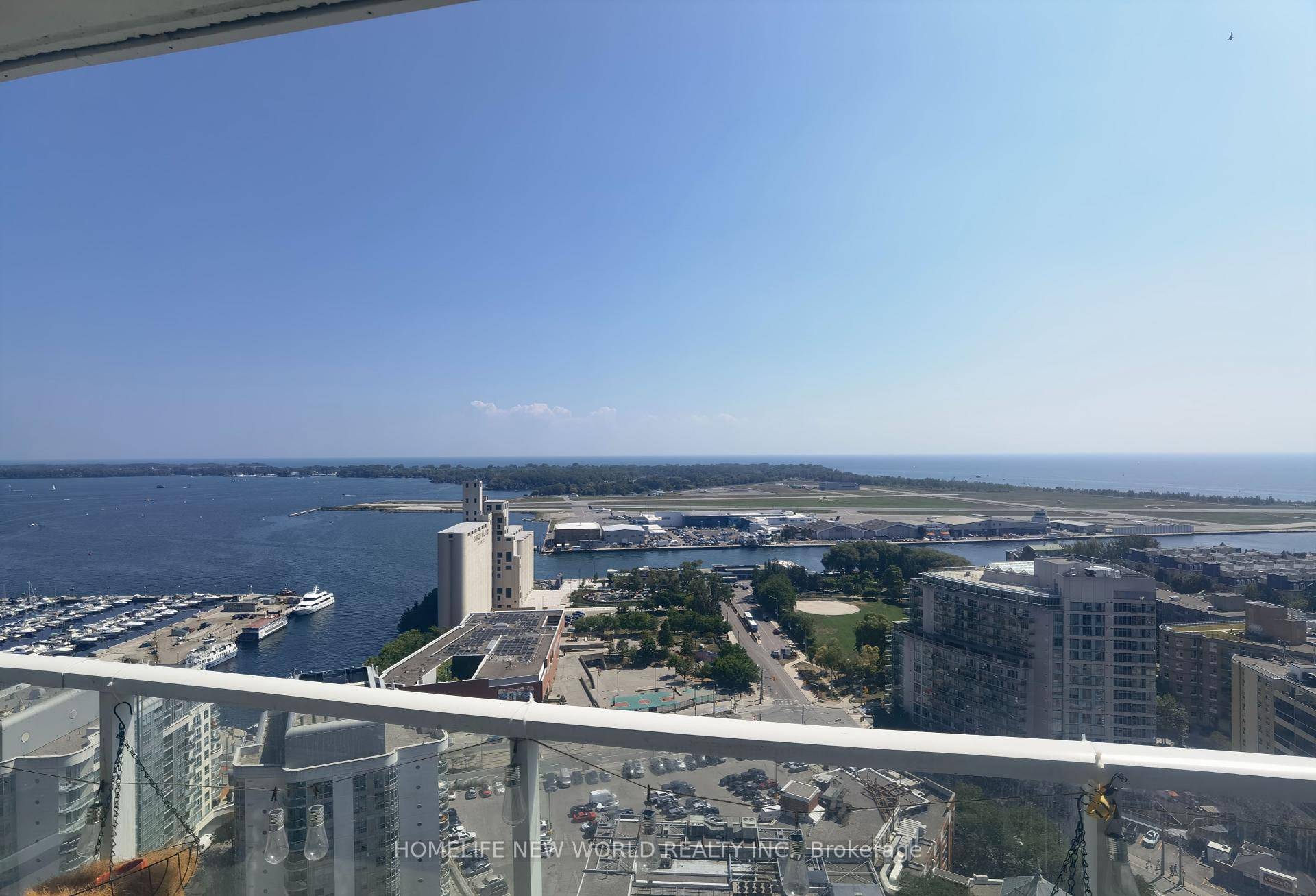 Luxury South West Corner Suite At The Lakefront.