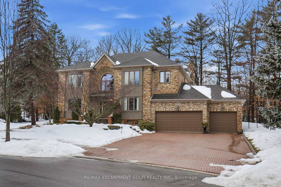 Welcome to a truly enchanting ravine estate in Burlington's prestigious Tyandaga neighbourhood.