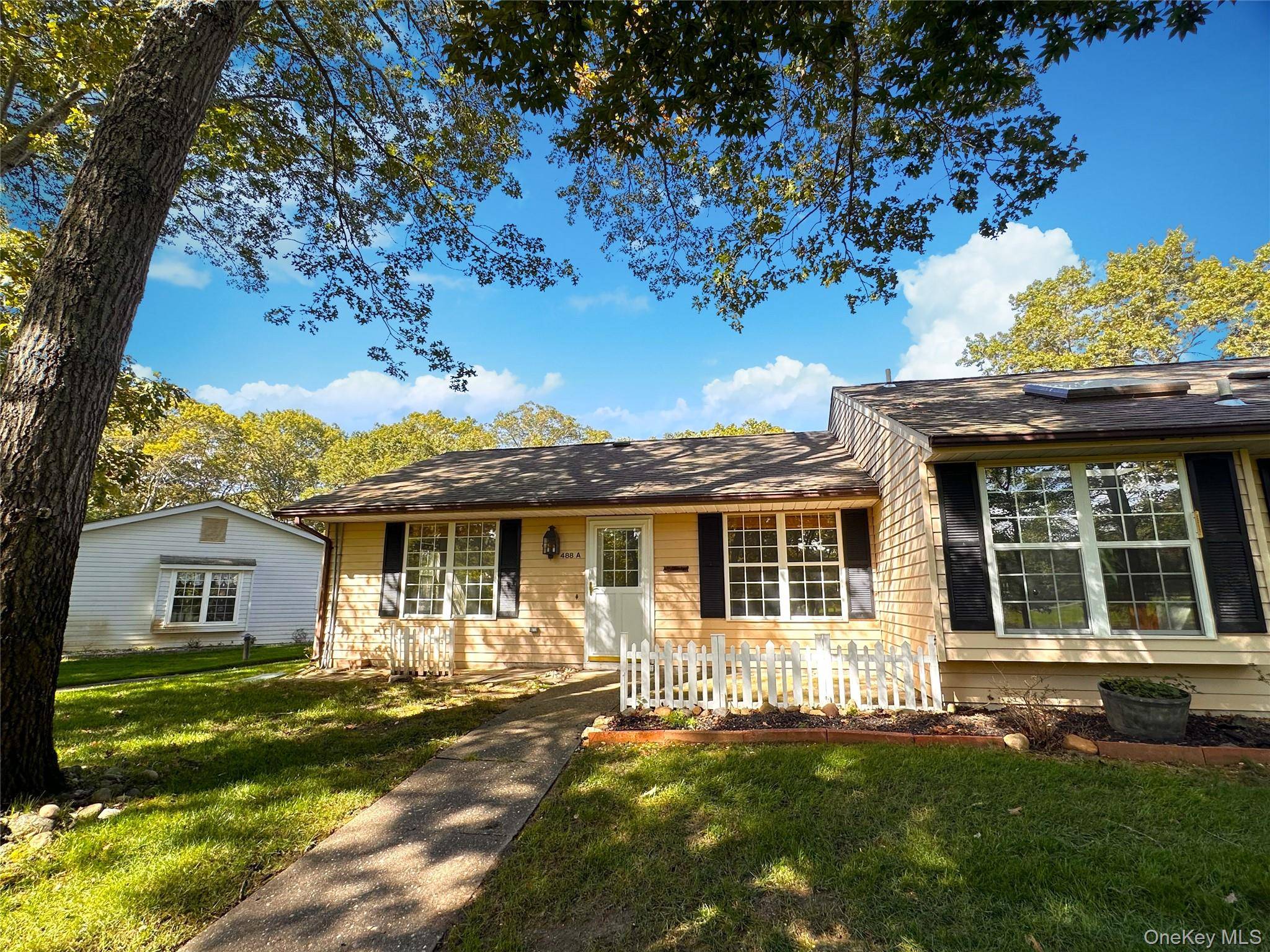 Rare opportunity to own a condo right on the golf course, over looking the beautiful grounds and lake.
