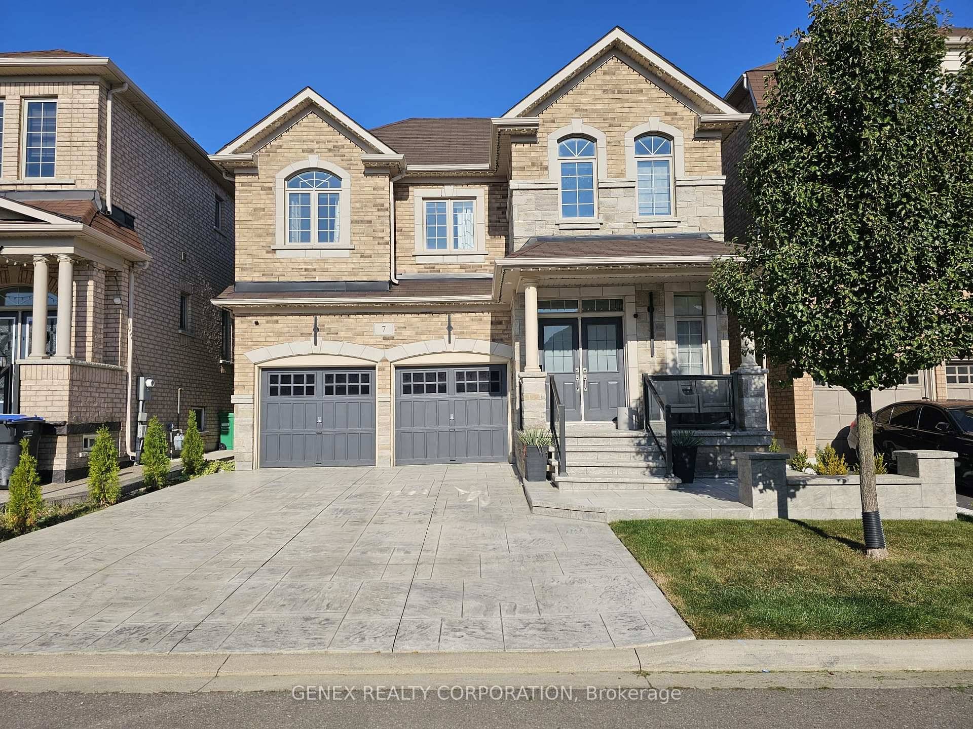 Discover an exclusive Luxury Home designed for entertainment in Brampton !