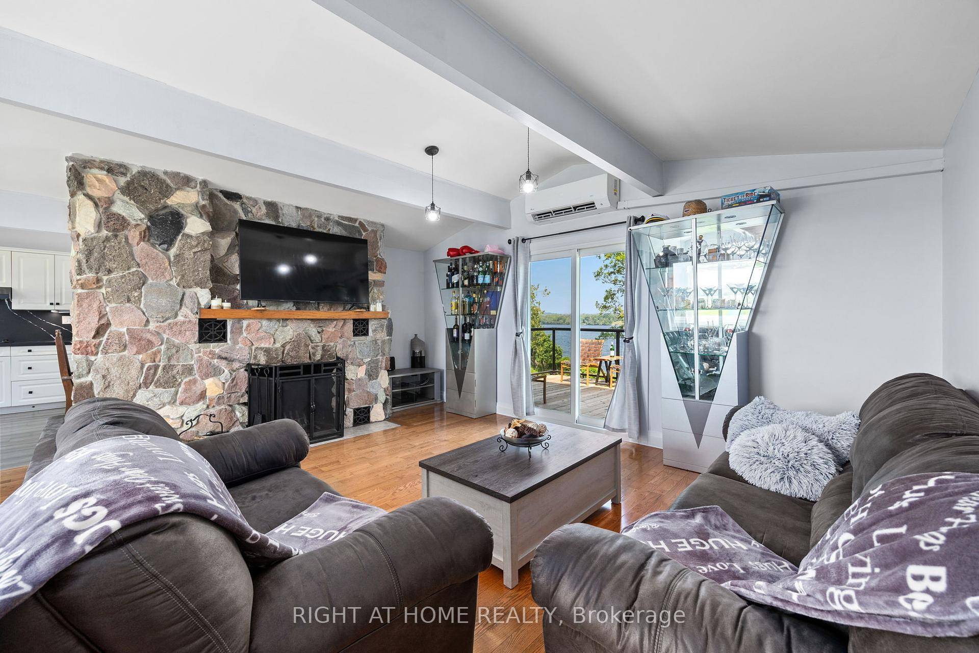 Welcome to your dream getaway Only 150 170km from the East side of Toronto !